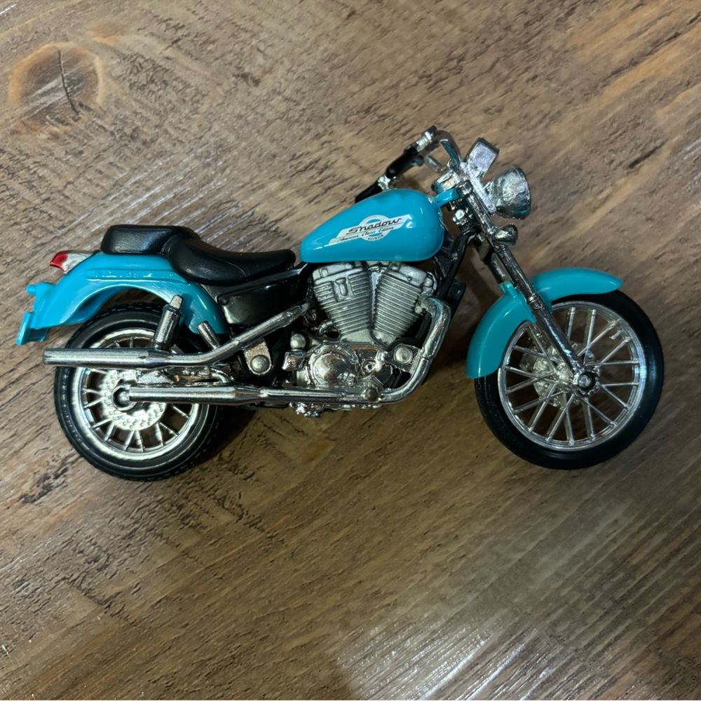 MAISTO HONDA Shadow VT1100C2, Motorbike / Motorcycle Toy Motorcycle USED